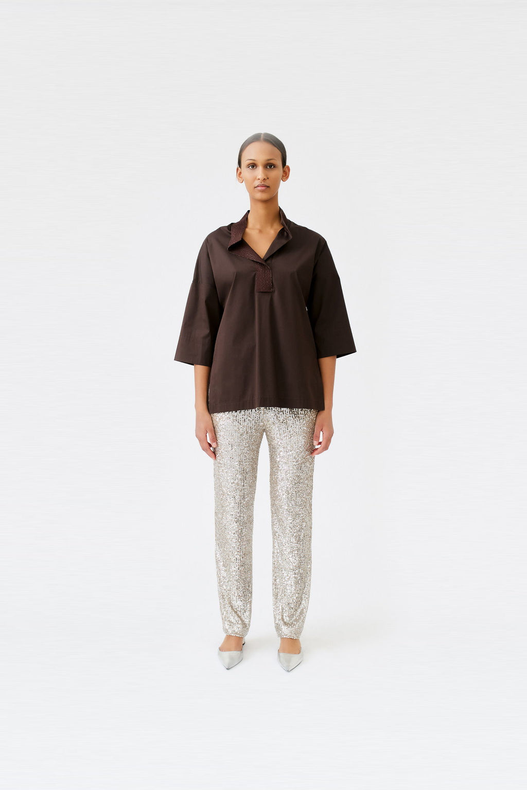 wingate collection tayne mocha top on female model with silver slippers video