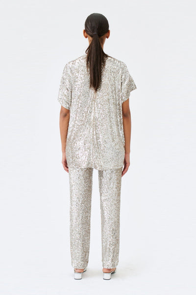 wingate collection tia silver top on female model with silver slippers back